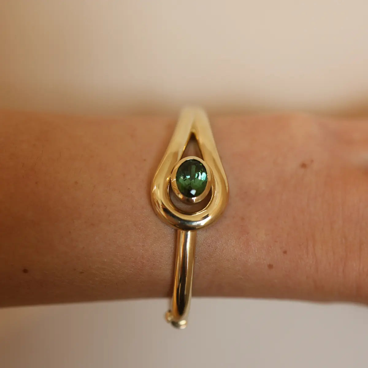 3.279ct Natural Green Tourmaline Lasso Bangle Mama Bijoux Fine Jewelry 14k yellow gold