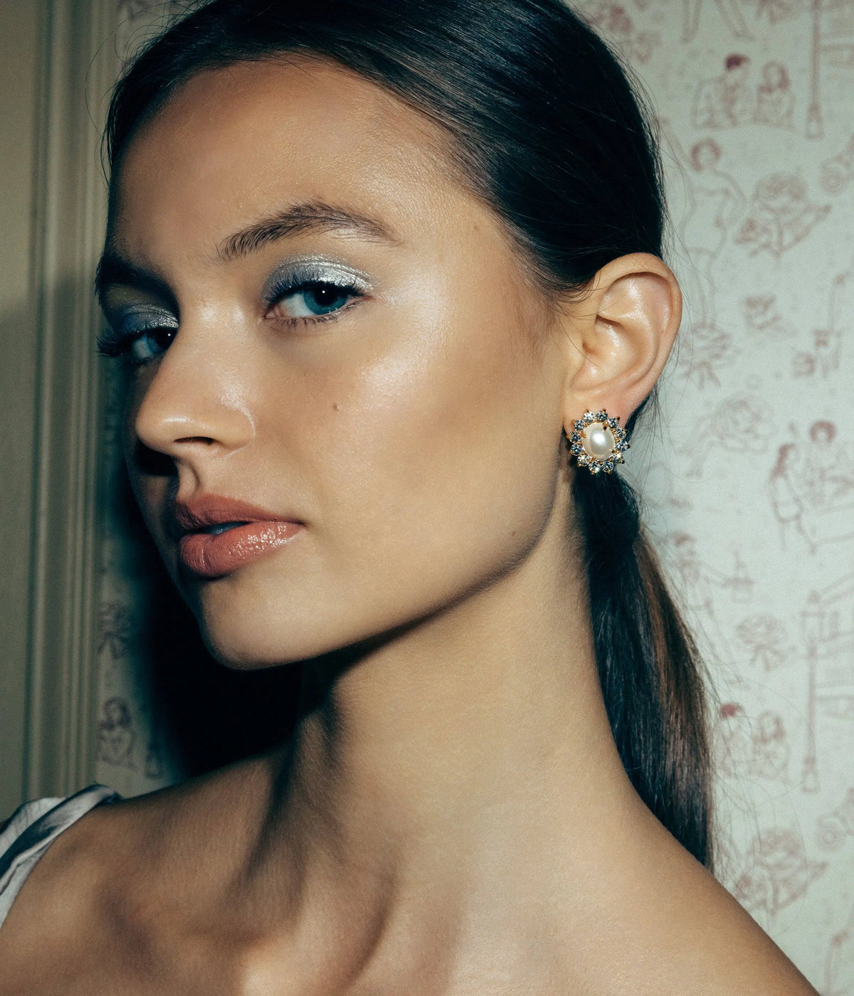 Georgie Stud Earrings in Pearl-Earrings-Mama Bijoux