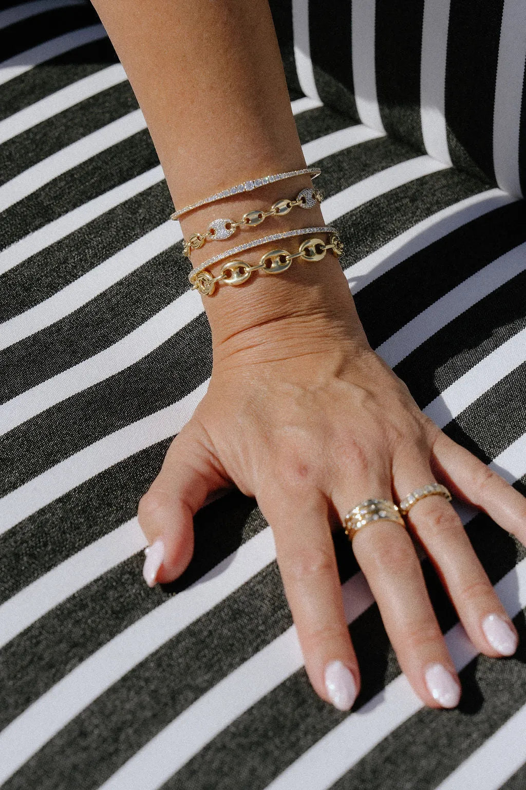 Graduated Diamonds Flexible Bangle — Bracelets — Mama Bijoux fine jewelry