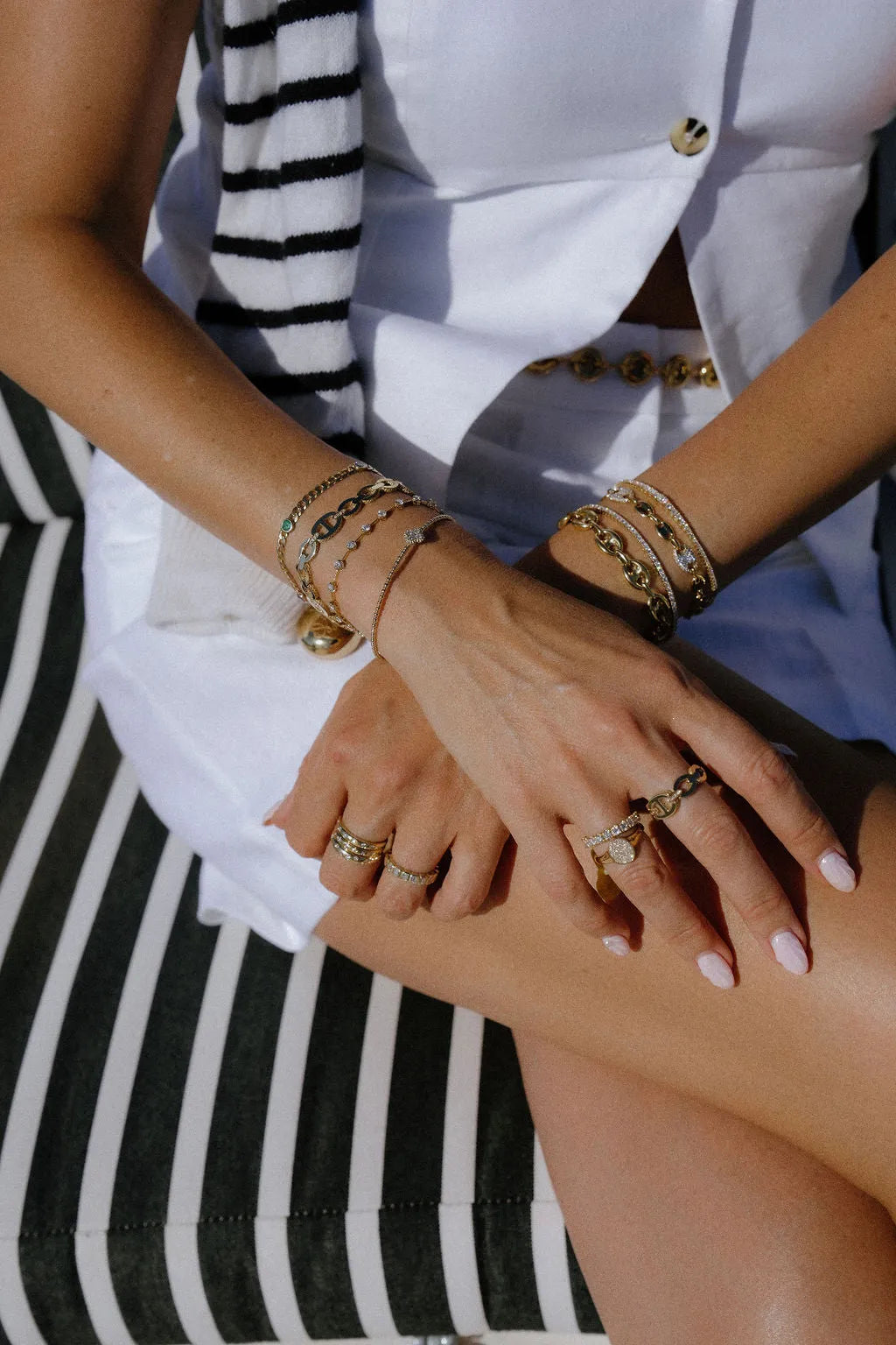 Graduated Diamonds Flexible Bangle — Bracelets — Mama Bijoux fine jewelry