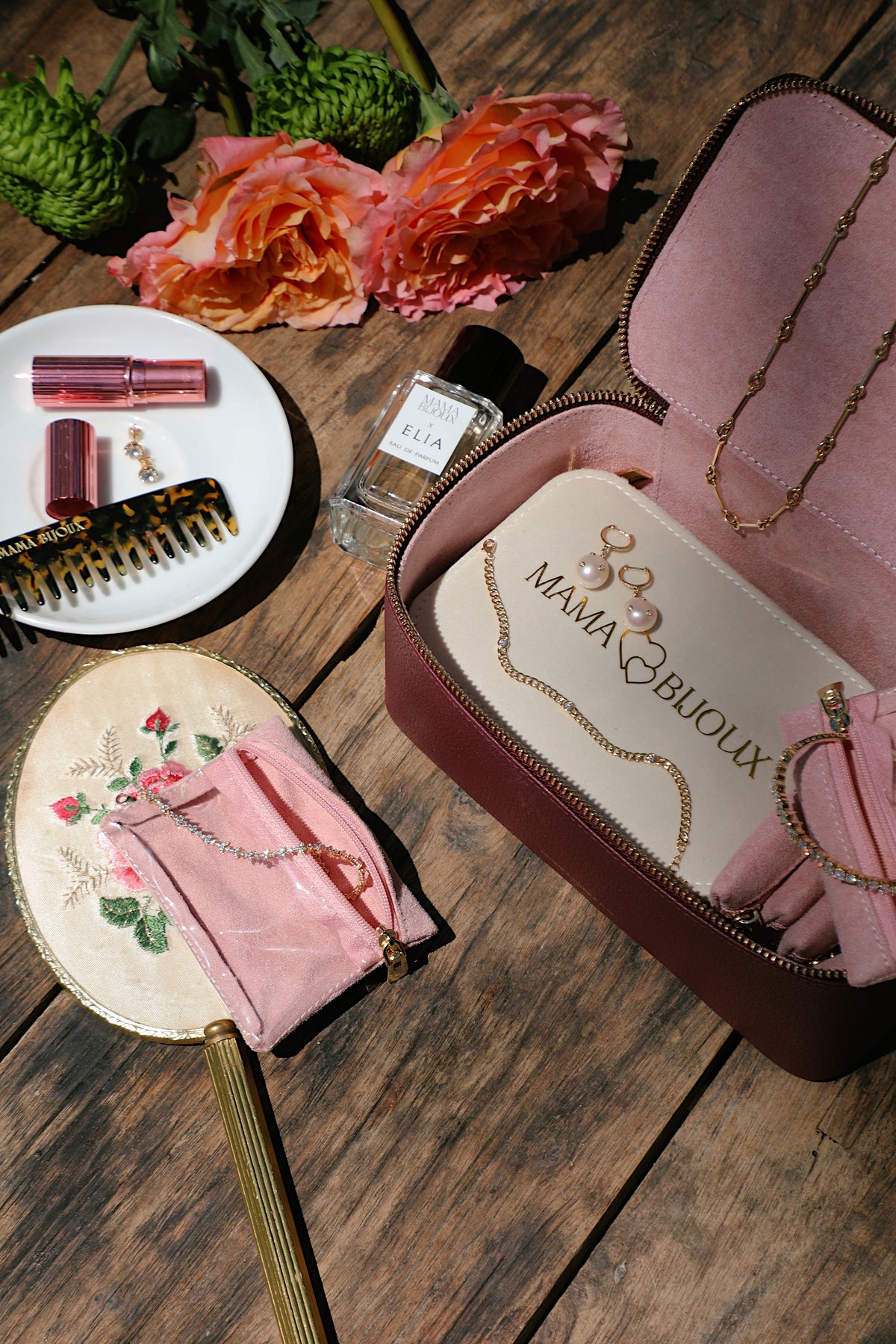 Mama Bijoux leather jewelry travel case with 12 blush faux suede pouches and clear viewing windows for organized fine jewelry storage.