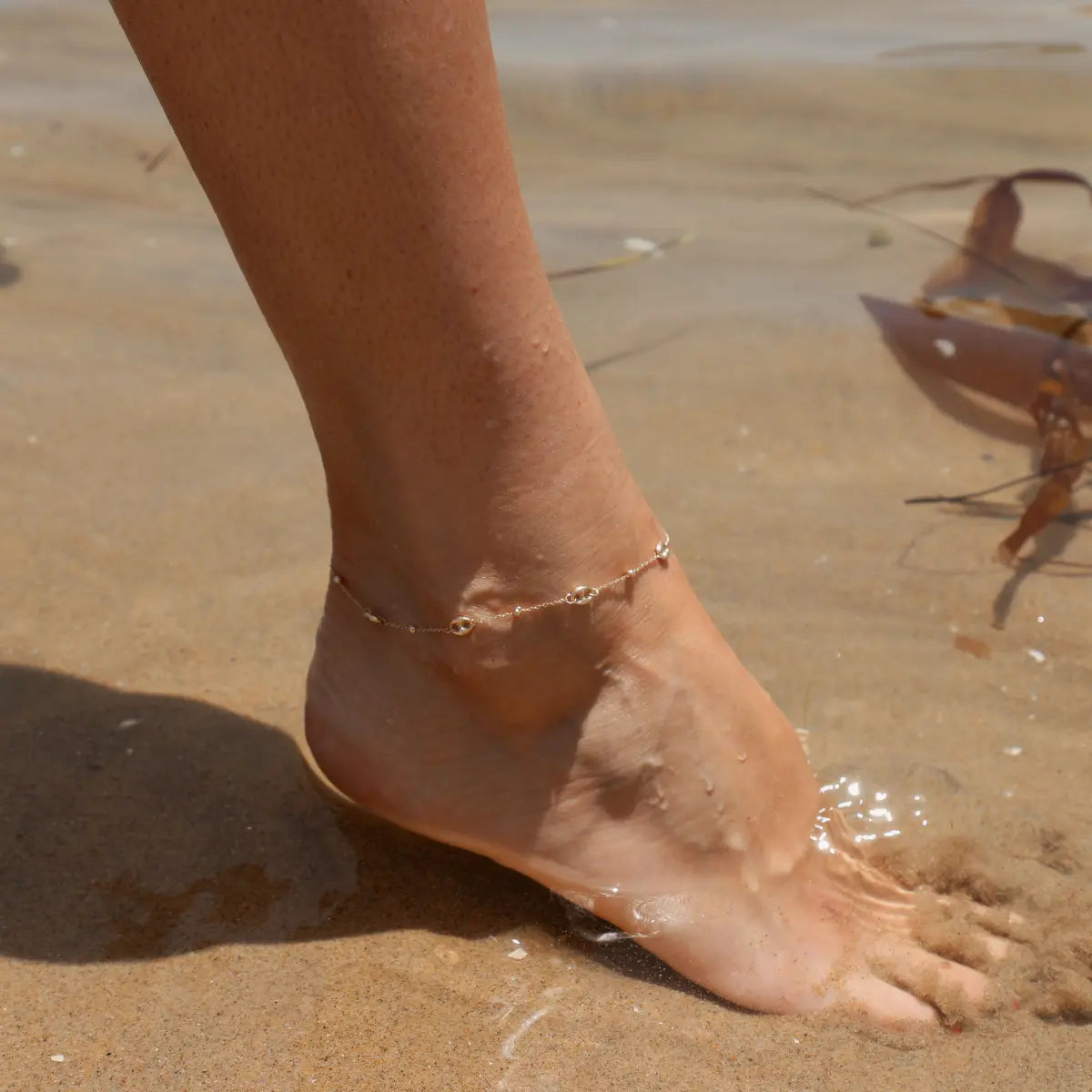 Mama Bijoux Fine Jewelry 14k yellow gold natural white diamonds