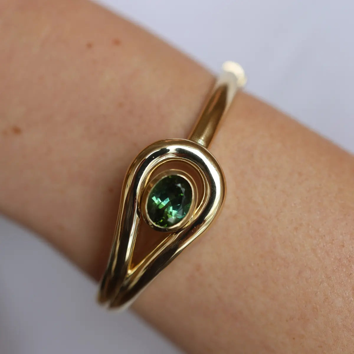 3.279ct Natural Green Tourmaline Lasso Bangle Mama Bijoux Fine Jewelry 14k yellow gold 