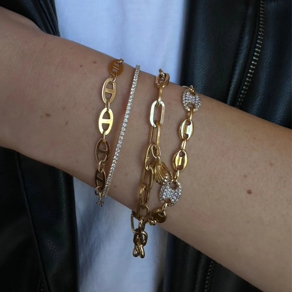 Safety double-lock clasp detail on Mama Bijoux natural diamond tennis bracelet in 14k yellow gold